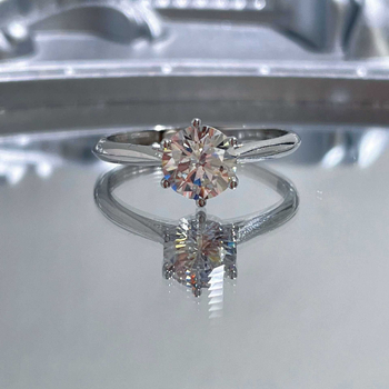 Prsteň zo striebra 925 Sterling, Moissanit diamant, šesť pazúrové uchytenie, geometrický dizajn