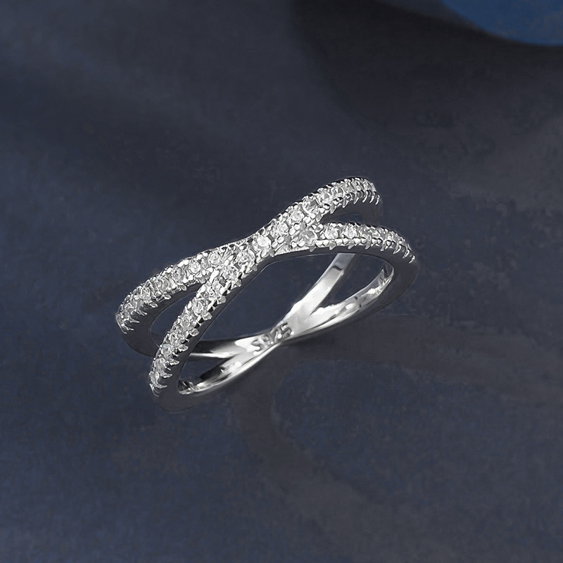 Prsteň s moissanitom, striebro 925, geometrický kríž dizajn, hmotnosť ~2,68 g