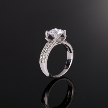 Prsteň, Moissanit 2 karáty, 925 striebro, Kód produktu Lch-090, 3 g, Dámsky kancelársky štýl