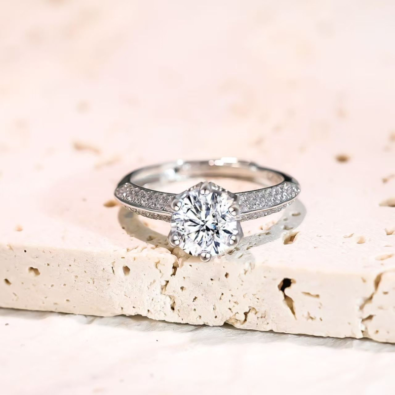 Zhodné prstene — biele meď s platínovým povlakom; listové a geometrické tvary s textom; leštené elektroplátovanie; unisex; jar 2025