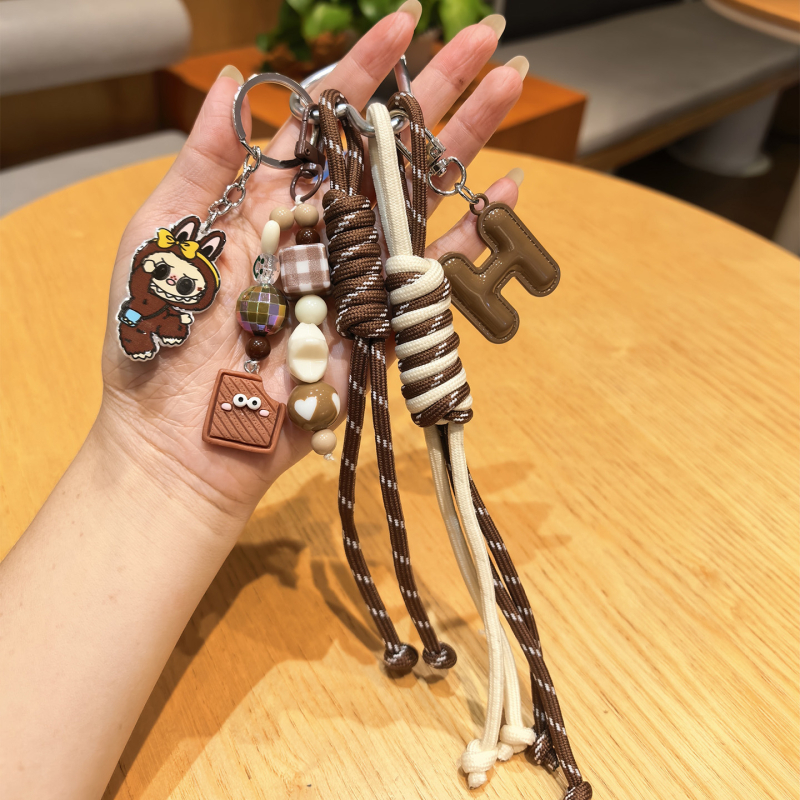 Prívesok na tašku z akrylu, poloručné spracovanie, vzor: malé zvieratko (medvedík/prasiatko), svieži a sladký štýl, leto 2025