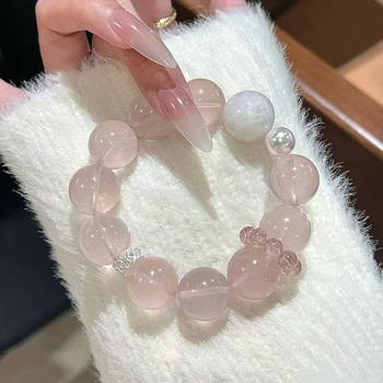 Brățară din cristal cu fantomă de fulg de zăpadă și cuarț căpșună — lucrat manual, stil lux