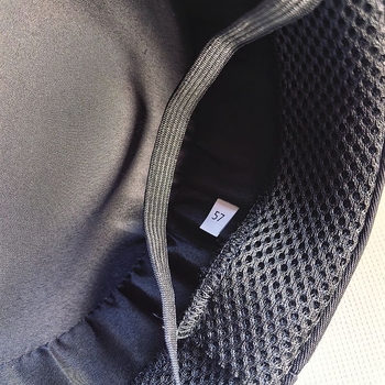 Șapcă de portar, model monocrom, bor mare, vârf în formă de cupolă, țesătură simplă, imprimare cu logo