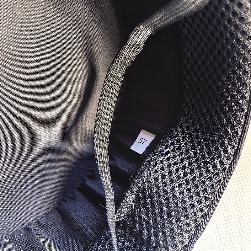 Șapcă de portar, model monocrom, bor mare, vârf în formă de cupolă, țesătură simplă, imprimare cu logo