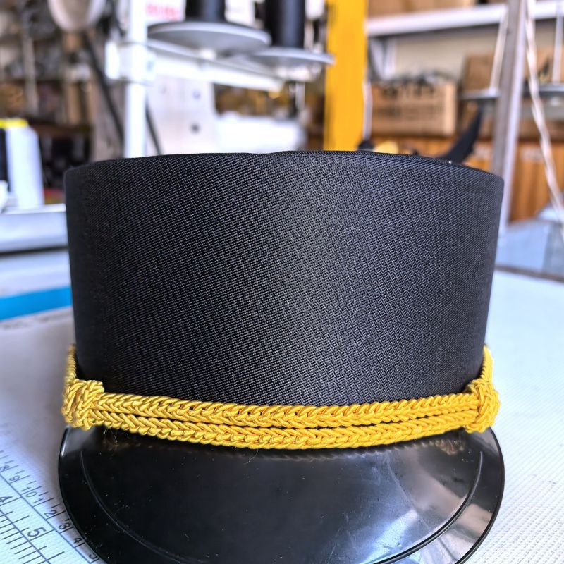 Șapcă de portar, model monocrom, bor mare, vârf în formă de cupolă, țesătură simplă, imprimare cu logo