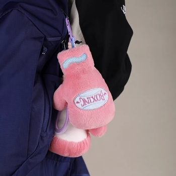 Plišani privjesak s boksačkom rukavicom — privjesak za ključeve, materijal pliš, tehnika bojenja, stil privjesak, novi kineski stil, personalizirani stil, jesen 2025