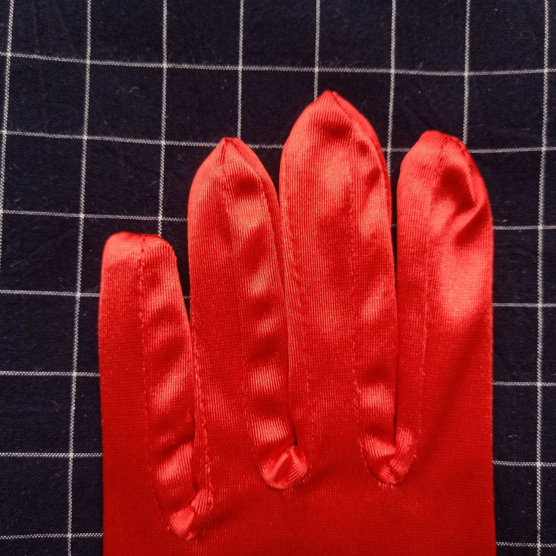 Menyasszonyi kesztyű csipke pillangó mintával – dekoratív esküvői kiegészítő nőknek