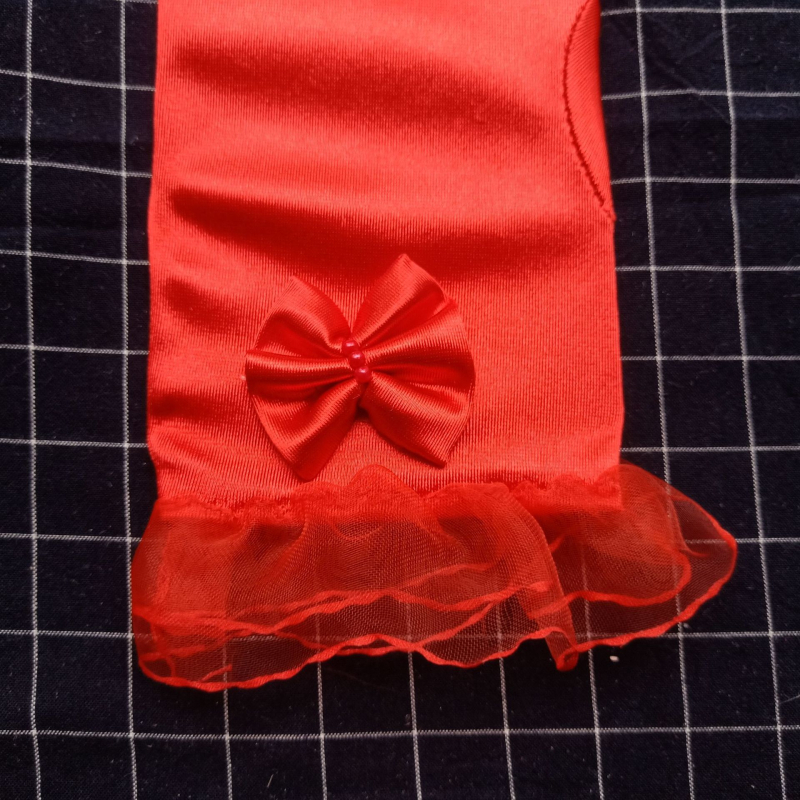 Menyasszonyi kesztyű csipke pillangó mintával – dekoratív esküvői kiegészítő nőknek