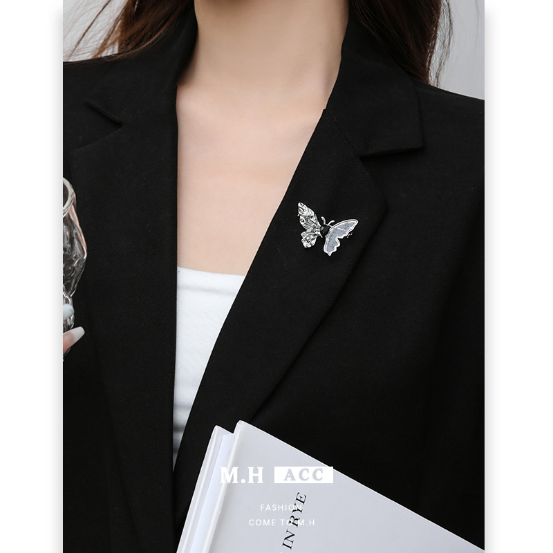 Broșă asimetrică cu fluture, goală, pentru femei — design original, aliaj, placare electrolitică, accesorii de modă