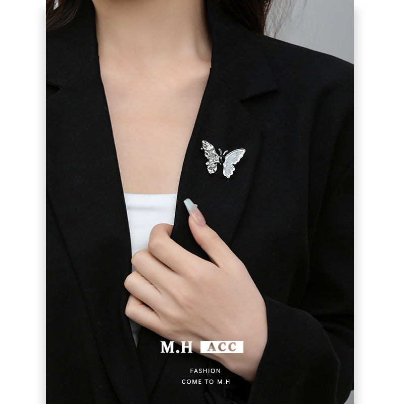 Broșă asimetrică cu fluture, goală, pentru femei — design original, aliaj, placare electrolitică, accesorii de modă