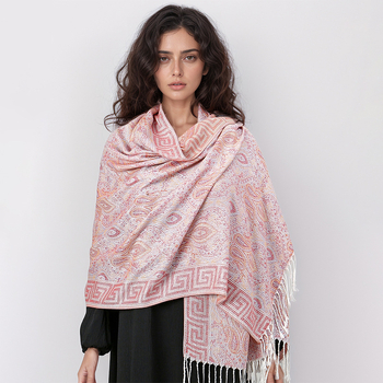 Шал – полиестер, пролетен сезон, пускане през пролет 2025, без обработка