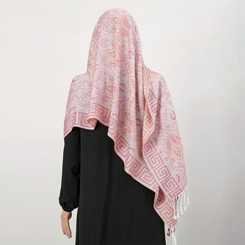 Шал – полиестер, пролетен сезон, пускане през пролет 2025, без обработка