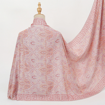 Шал – полиестер, пролетен сезон, пускане през пролет 2025, без обработка