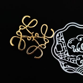 Üreges geometriai négyszögű brooch, cink-ötvözetből, elektropolírozott felülettel, uniszex divatkiegészítő