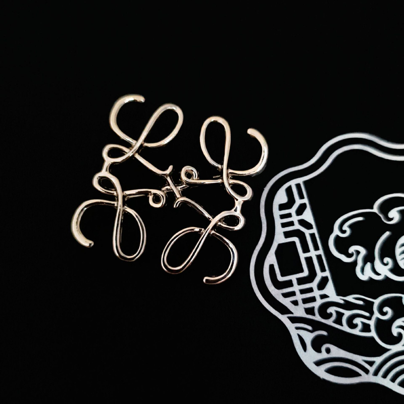 Üreges geometriai négyszögű brooch, cink-ötvözetből, elektropolírozott felülettel, uniszex divatkiegészítő