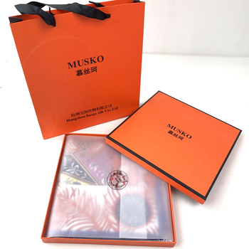 Mulke sallide aksessuaarid papist kinkekasti pakendiga, välja antud 2021. aasta suvel, sobib kõigile aastaaegadele.