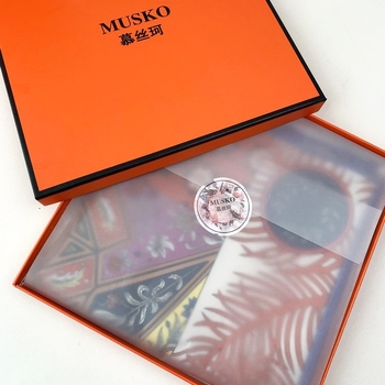 Mulke sallide aksessuaarid papist kinkekasti pakendiga, välja antud 2021. aasta suvel, sobib kõigile aastaaegadele.