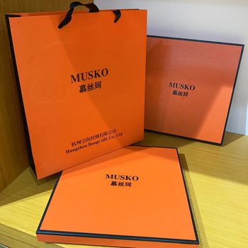 Mulke sallide aksessuaarid papist kinkekasti pakendiga, välja antud 2021. aasta suvel, sobib kõigile aastaaegadele.