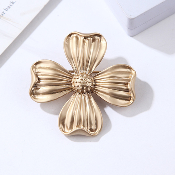 Levél alakú broš, ötvözet, koreai stílus, matt felület, anti-expozíciós funkció