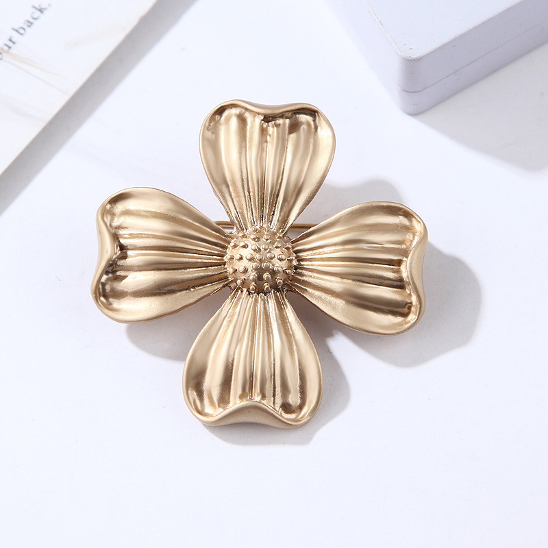 Levél alakú broš, ötvözet, koreai stílus, matt felület, anti-expozíciós funkció