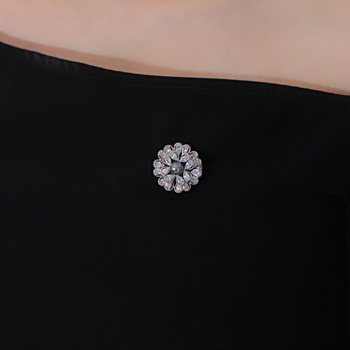 Broš s perlama u obliku tratinčice – Tiffank, elektropliranje, dekoracija i dar za žene