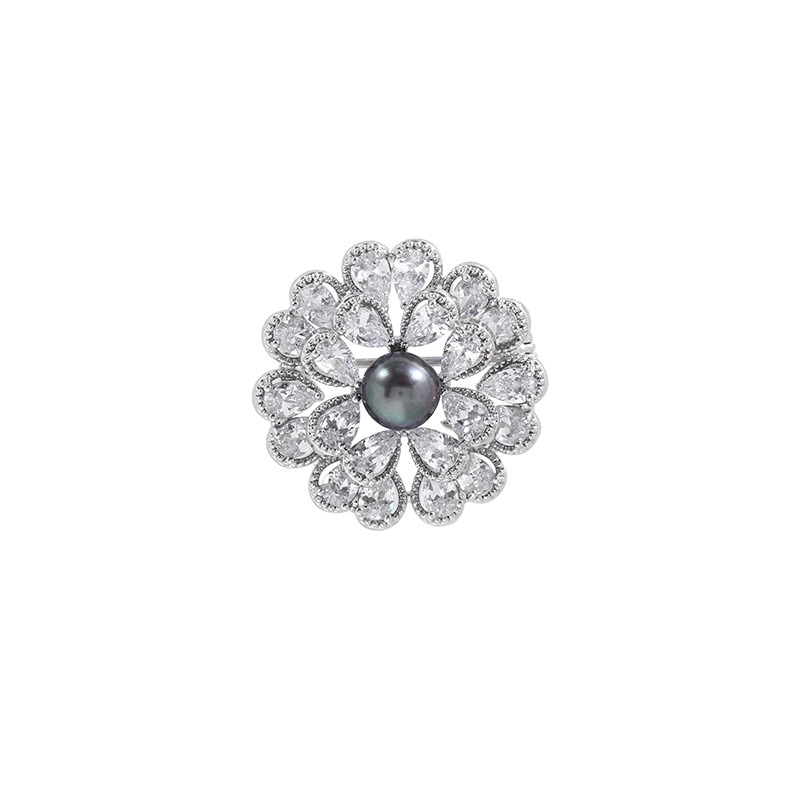 Broš s perlama u obliku tratinčice – Tiffank, elektropliranje, dekoracija i dar za žene