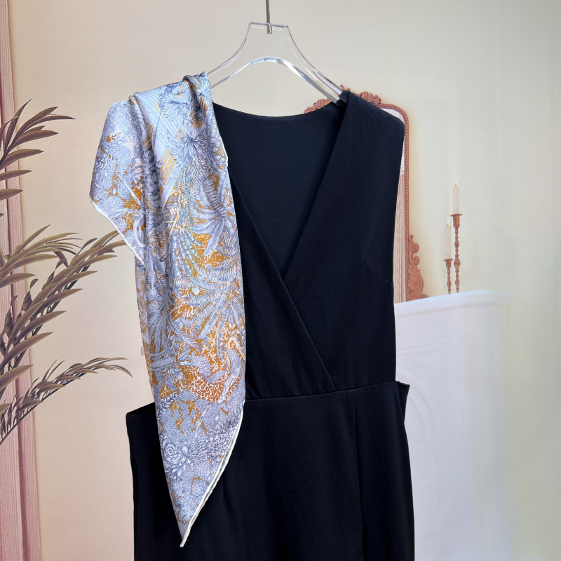 Női selyemsál, 100% selyem; tavaszra alkalmas; 2021 nyarán debütált; feldolgozás nélkül; testreszabás nélkül