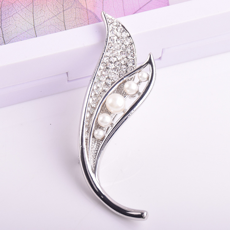 Női ötvözetű kitűző, levél mintával, elektrolit bevonattal, modell xz-9-18, őszi 2024