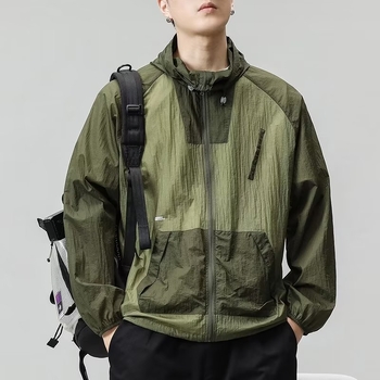 Παλτό με κουκούλα σε ιαπωνικό στυλ, αντίθεση ραφών και εκτύπωσης, φαρρύ κόψιμο για καλοκαίρι