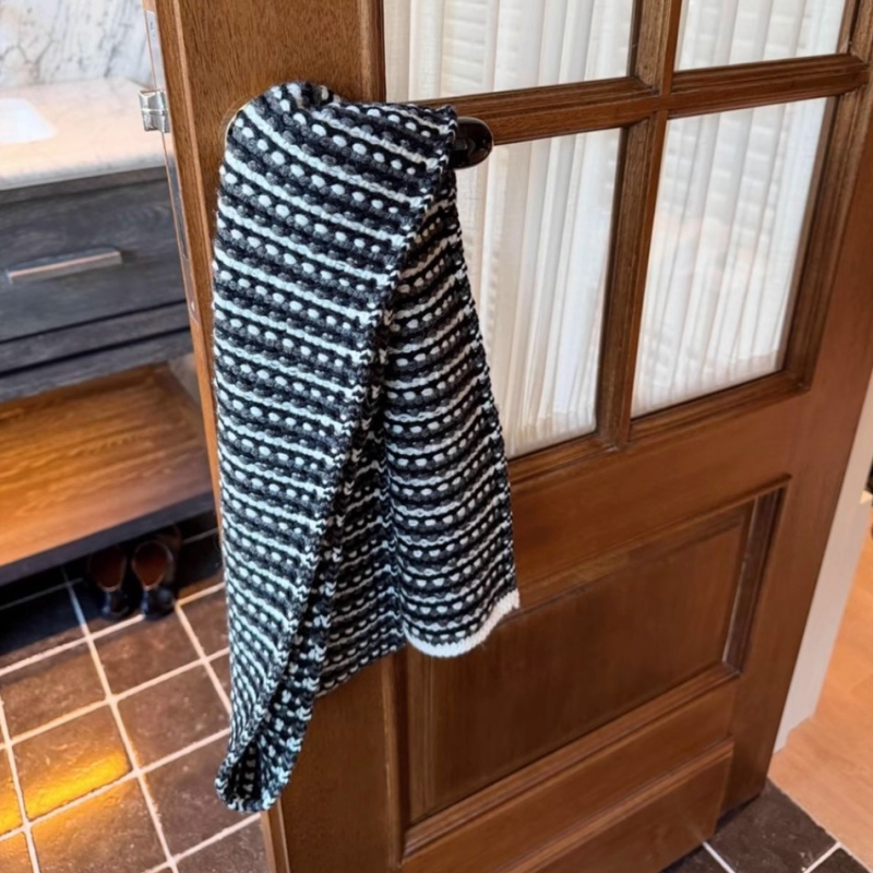 Двустранен вълнен шал с райета, тъкан чрез warp техника, зимна топлина