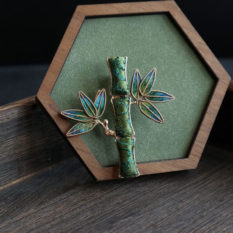 Kitűző - bársonyos virág és bambuszlevél mintázat, kézzel készített, rézötvözet, vintage-literár retro stílus, uniszex