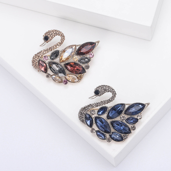 Broșă, din aliaj, în formă de animal, stil feminin, lux ușor, prelucrat cu diamant