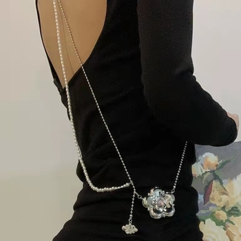 Testlánc felfújt virágmedállal és gyöngyökkel – ötvözet, koreai stílus, geometriai dizájn, gyémántos bevonat