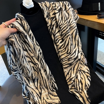 Ženski šal s leopard uzorkom, 100% poliester, warp-knit tkanje, dug dizajn, ljeto.