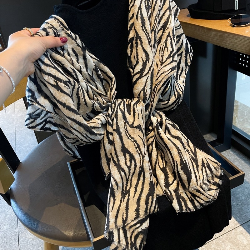 Ženski šal s leopard uzorkom, 100% poliester, warp-knit tkanje, dug dizajn, ljeto.