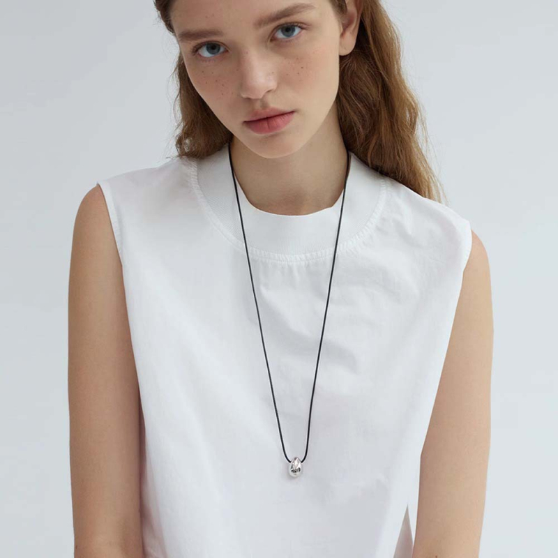 Bakreno kolije s geometrijskim dizajnom i križnim lancem, elektroplatirano, ljeto 2024, za žene