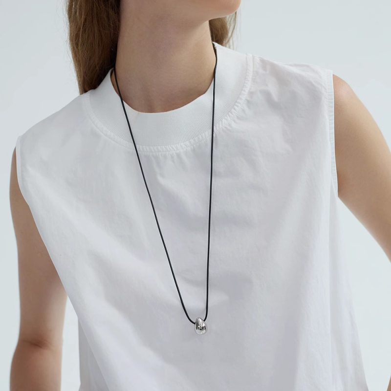 Bakreno kolije s geometrijskim dizajnom i križnim lancem, elektroplatirano, ljeto 2024, za žene