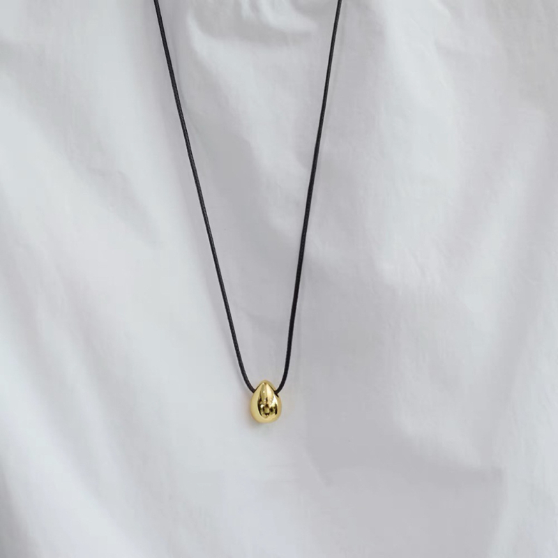 Bakreno kolije s geometrijskim dizajnom i križnim lancem, elektroplatirano, ljeto 2024, za žene