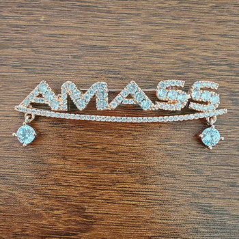 Broșă din aliaj, Hima – unisex, în formă de litere, cu finisaj diamantat