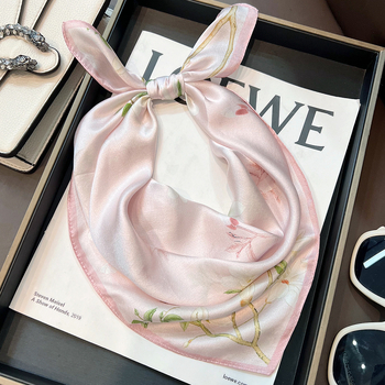 Șal pătrat din Mulberry Silk cu model floral mic, țesătură warp, potrivit pentru primăvară