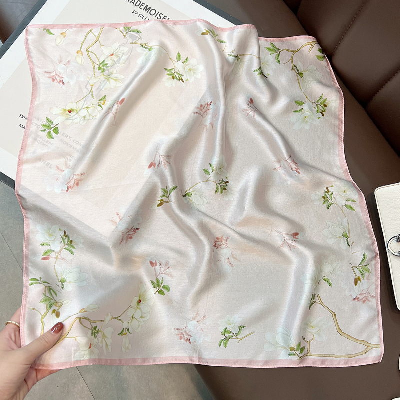 Șal pătrat din Mulberry Silk cu model floral mic, țesătură warp, potrivit pentru primăvară