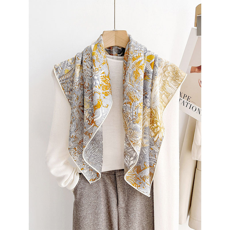Копринено-вълнен квадратен шал със сатенова тъкан, произход Сучжоу, есен 2025