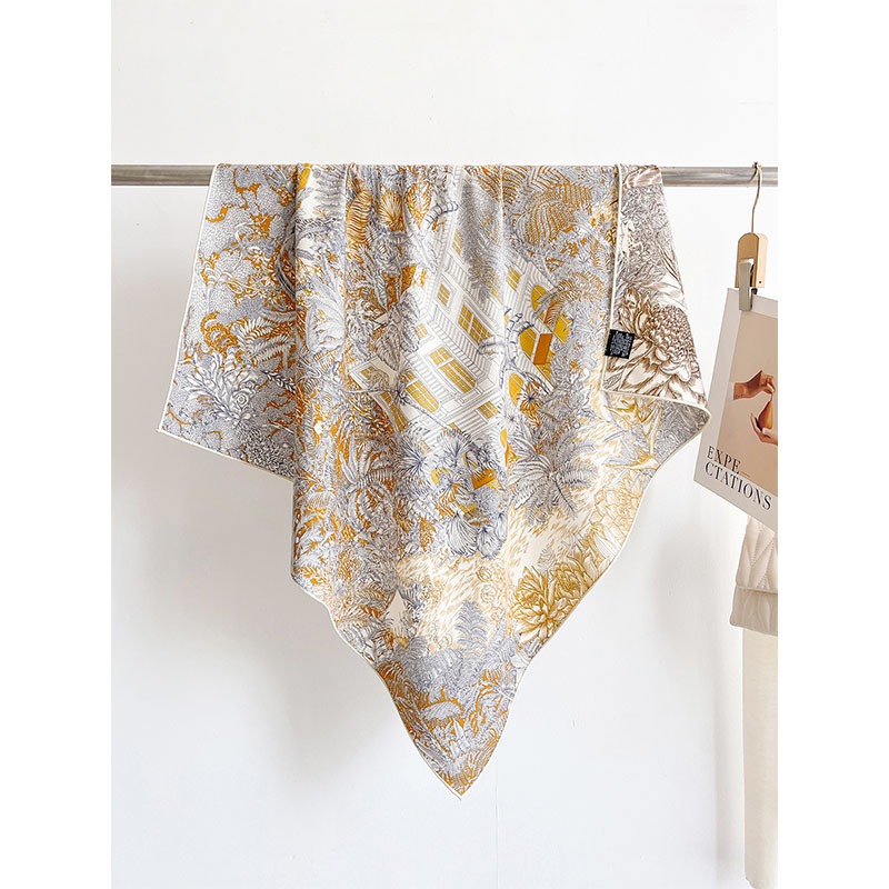 Копринено-вълнен квадратен шал със сатенова тъкан, произход Сучжоу, есен 2025