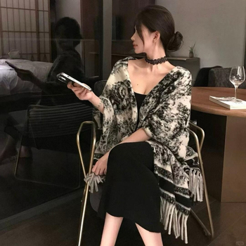 Șal din cașmir artificial, stil retro, lungime medie, model graffiti, țesătură Warp Knit, cald (Material: Cașmir artificial; Stil: Retro, Mediu; Model: Graffiti; Țesătură: Warp Knit; Funcție: Cald)