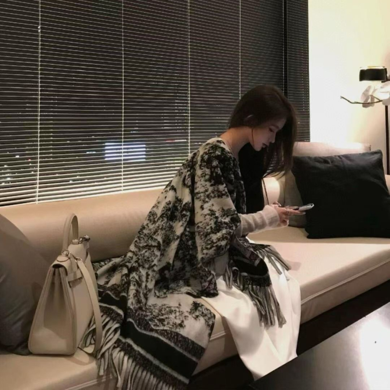 Șal din cașmir artificial, stil retro, lungime medie, model graffiti, țesătură Warp Knit, cald (Material: Cașmir artificial; Stil: Retro, Mediu; Model: Graffiti; Țesătură: Warp Knit; Funcție: Cald)