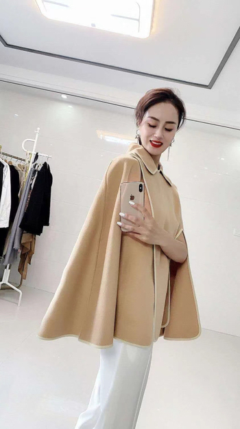 Palto de damă din lână-poliester, croială liberă, fără mâneci, grosime medie, lungime standard 50–65 cm, închidere frontală cu două nasturi