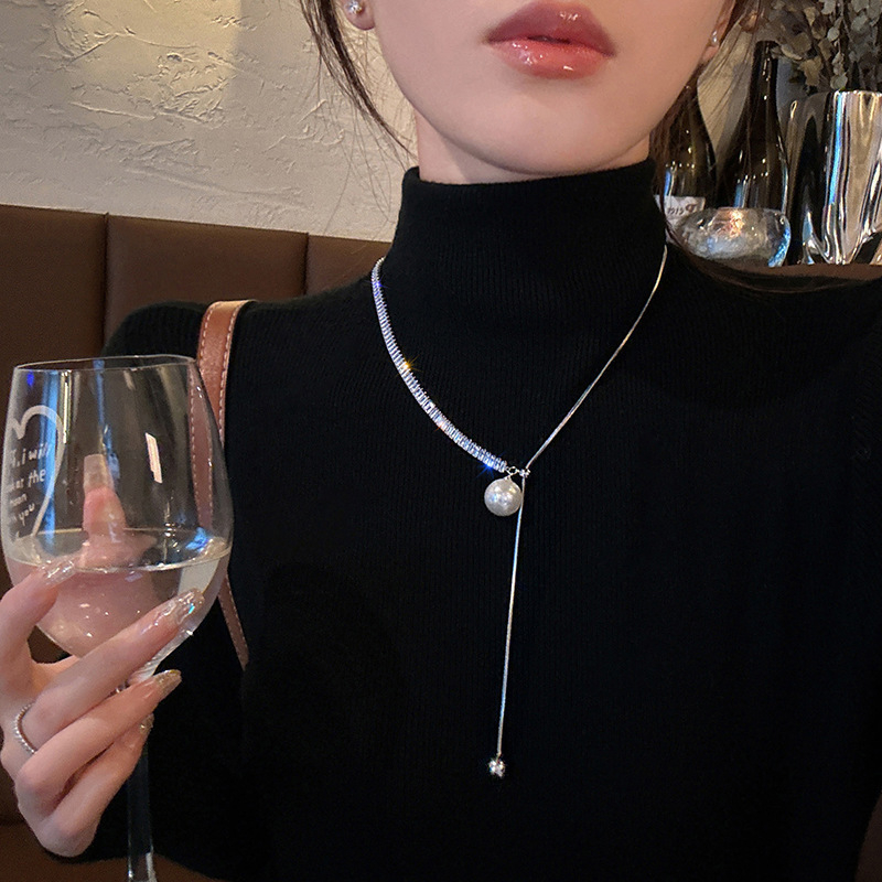 Colier lung reglabil, lanț pentru claviculă, design ușor de lux pentru femei (Material: aliaj; Lanț: lanț pentru claviculă; Material pandantiv: aliaj; Procesare: electroplacare; Sezon: toamnă 2025)