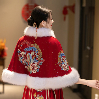 Esküvői sál fleece belsővel, akril/műszálas gyapjú, virágos minta, hímzett dekoráció, egyszerű szövés, kapucnis, vintage etno stílus, őszi-téli