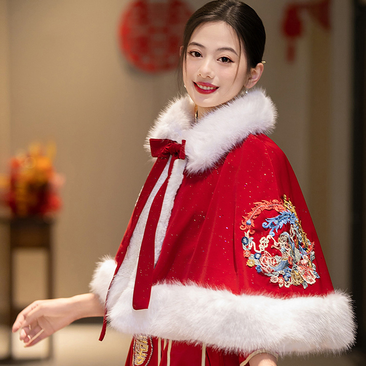 Esküvői sál fleece belsővel, akril/műszálas gyapjú, virágos minta, hímzett dekoráció, egyszerű szövés, kapucnis, vintage etno stílus, őszi-téli