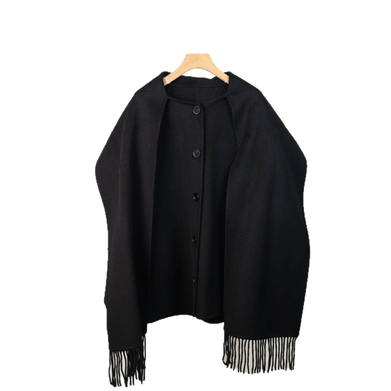 Ženski vuneni kaput — udoban slobodan kroj, ovratnik sa šalicom, srednja duljina, 95% vuna, jednostruko kopčanje na gumbe